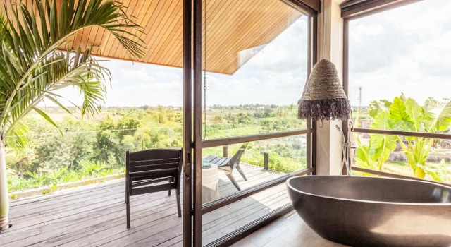 Вилла Exceptional Architect's 5BR Villa, an Oasis Gem in Canggu Centre
