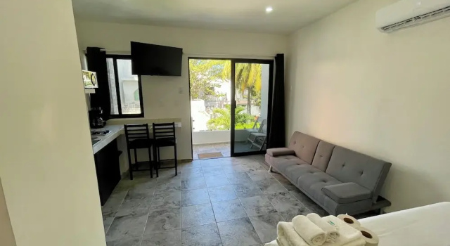 Lavish Studio w Balcony Downtown 3, Prenota Hotel Isla Mujeres Quintana Roo