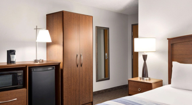 AmericInn Lodge & Suites Sauk Centre, Varaa Hotelli Sauk Centre Minnesota