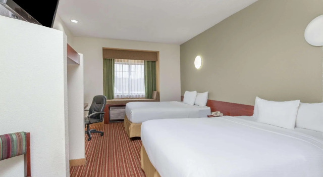 Четырёхместный номер Standard Days Inn by Wyndham near Kansas Speedway