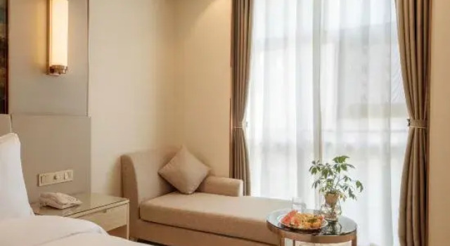 Люкс Business Vienna International Hotel Kunming High-speed Railway South Station Municipal Government Store
