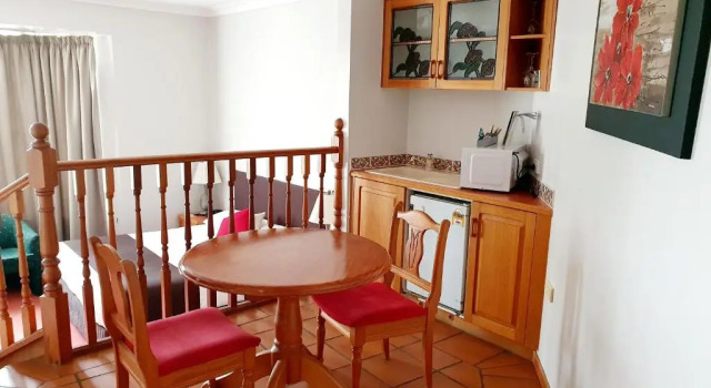 Двухместный номер Executive McNevins Warwick Motel