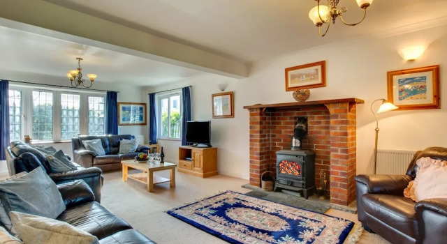 Detached Holiday Home With a Colourful Garden, Stove and Cosy Furnishings