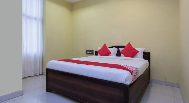 OYO 16121 Hotel Antilia