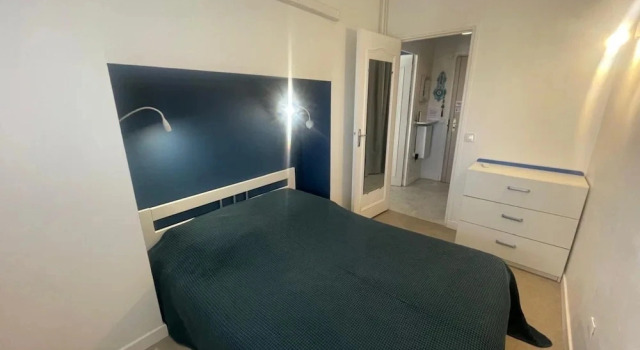 Peaceful La Pinede Apartment for Couple, Забронировать Апартаменты/квартира Антиб Приморские Альпы, рядом с Дворей собраний Жуан-Ле-Пен