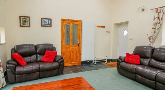 Hen Brynbedw, Book Feriehus Llanybydder Glamorgan