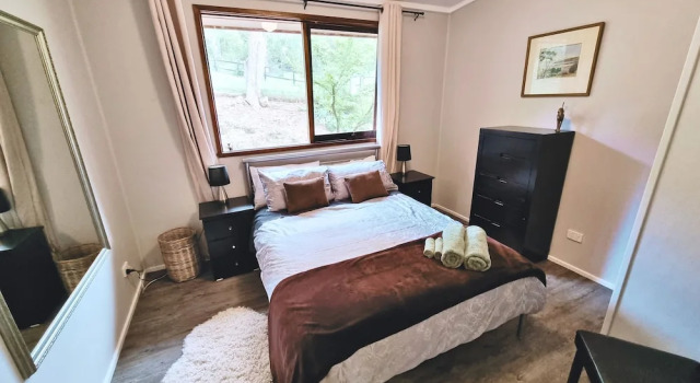 Rustic Country Lane Farmhouse in Lysterfield, Book Vacation Home Melbourne 