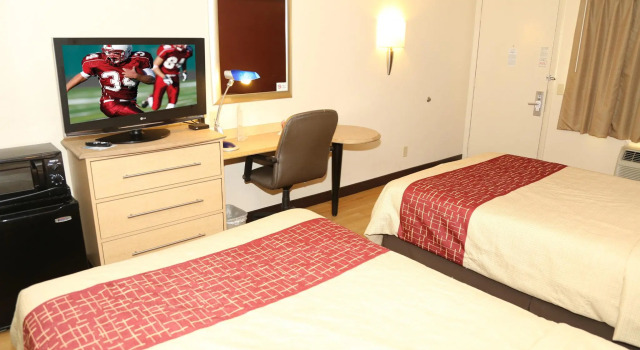 Четырёхместный номер Deluxe Red Roof Inn Enfield