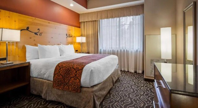 Номер Standard с балконом и с видом на горы Best Western Premier Ivy Inn & Suites