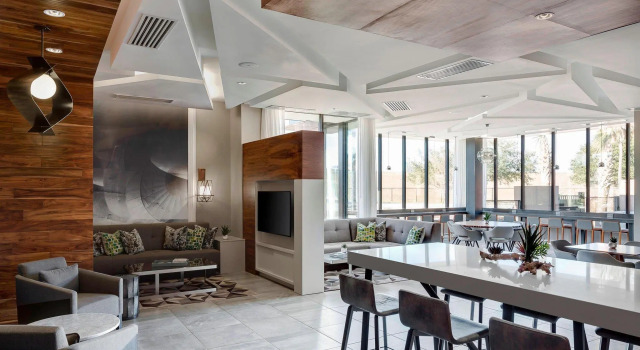 Четырёхместный клубный номер Standard North Charleston Marriott