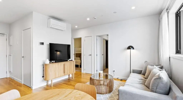 Апартаменты Convenient Modern 2-Bedroom Unit with Free Parking