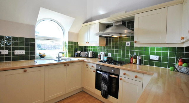 Accommodation Windsor Ltd - 9 Lord Raglan House, Book Hotel Windsor Berkshire