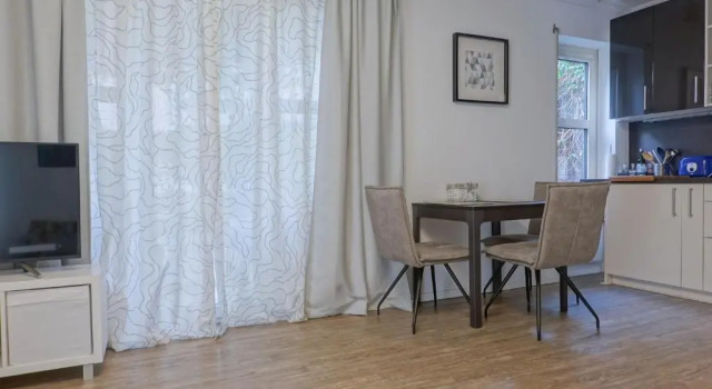 Апартаменты ruhige Ferienwohnung mitten in Wiesbaden