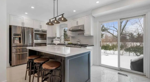 Modern main floor 3-bdrm apt backing onto a park, Varaa Hotelli Mississauga 