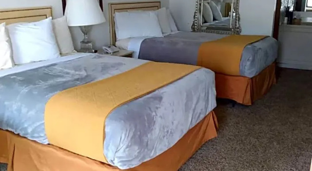 Четырёхместный номер Standard Deer Creek Motel
