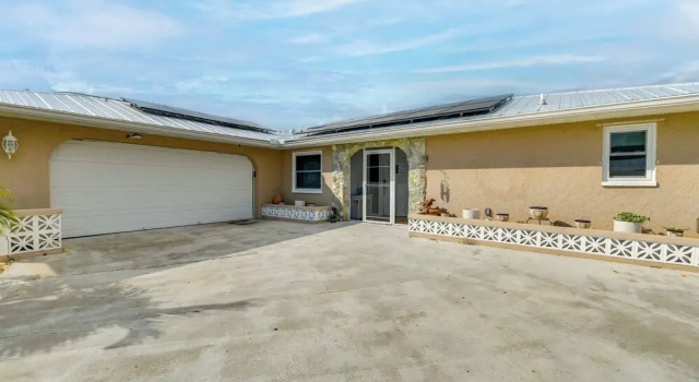 Fish, Swim & Relax: Canal-front Port Charlotte Gem