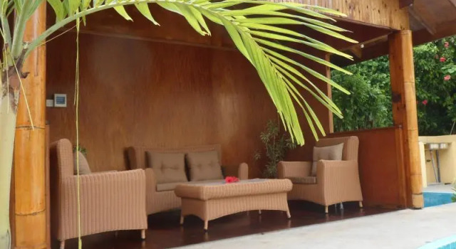 Кровать в общем номере с 2 комнатами Reef Holiday Apartments
