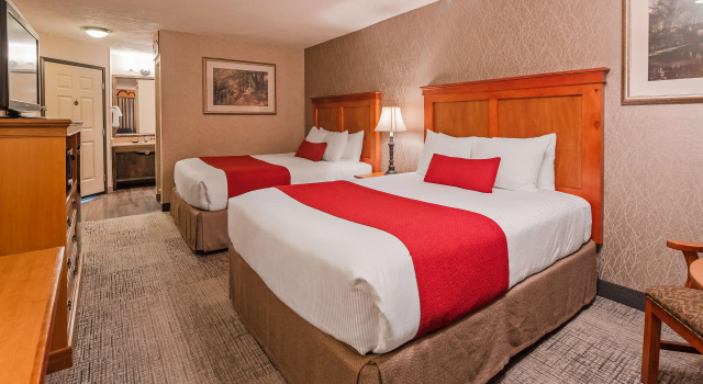 Четырёхместный номер Standard с балконом Best Western Plus Rivershore Hotel