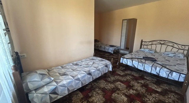 Четырёхместный номер Comfort с балконом Арион