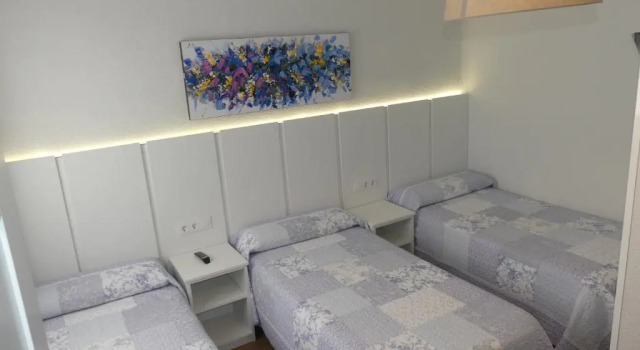 Трёхместный номер Standard Hostal America