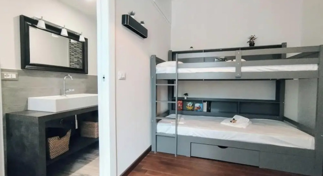 Апартаменты с 2 комнатами JOIVY Spacious Family Apt For 4, In Carignano, Genoa