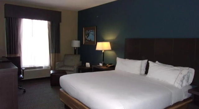 Номер Standard Holiday Inn Express Hotel & Suites Goldsboro - Base Area by IHG