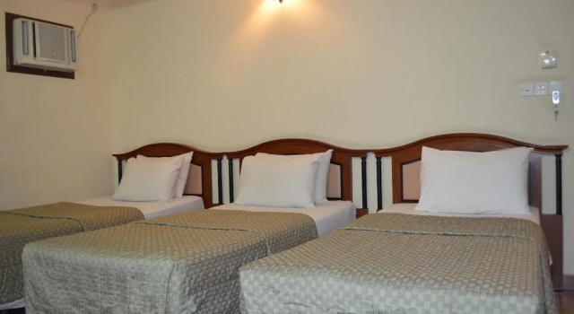 Кровать в общем номере Lotus Family Hotel, Medan Tuanku