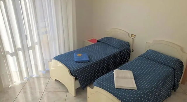 Апартаменты Hotel Holiday