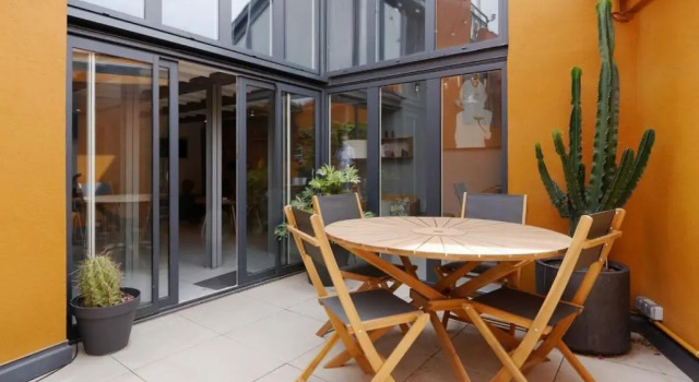 Апартаменты Air-conditioned duplex apartment with furnished terrace in the city center