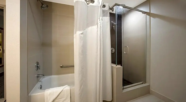Двухместный люкс c 1 комнатой Holiday Inn Express Hotel & Suites Perry by IHG