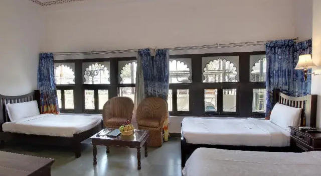 Семейный номер Standard с балконом и с видом на озеро Panna Vilas - A Lake Facing Boutique Hotel
