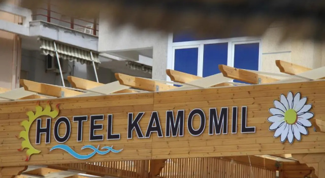 Hotel Kamomil, Rezerwuj Hotel Hotele w Durres County z parkingiem, Parking