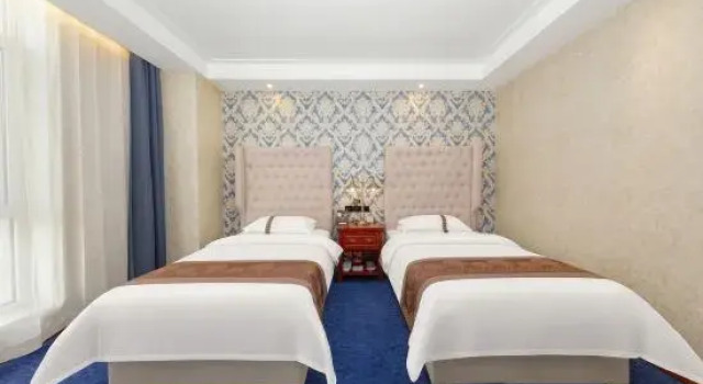 Люкс Pingliang Xida Holiday Hotel (South Gate Night Market Liuhu Park)
