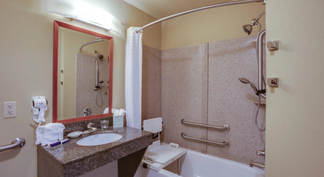 Двухместный люкс Candlewood Suites Richmond Airport by IHG