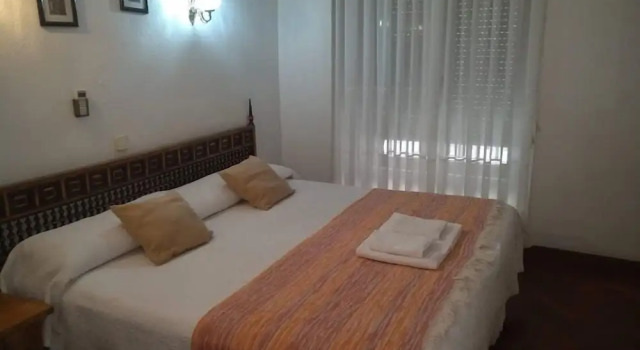 Двухместный номер Standard с балконом и с видом на город Hostal Esmeralda