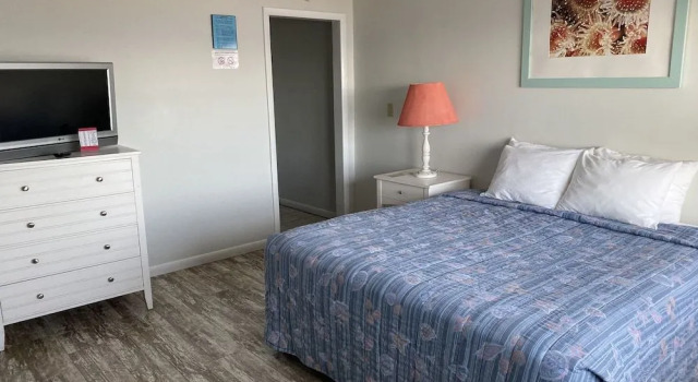 Beach Front Motel, Book Motel Hoteller i Cedar Key med parkering, Parkering
