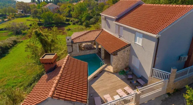 Коттедж с 4 комнатами Holiday Home Trojkovic