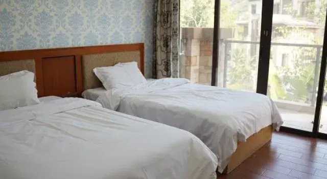 Кровать в общем номере с 4 комнатами Dingfeng Vacation Apartment (Huizhou Huilin Hot Springs)