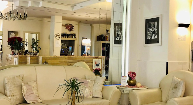 Hotel Garisenda B&B con Brunch sino alle 12 - in Centro a Riccione -