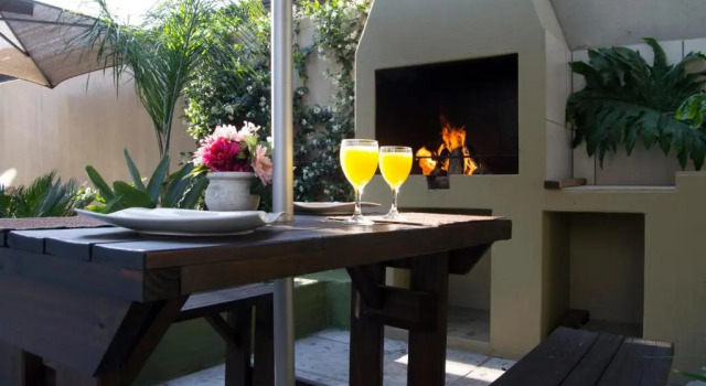 Апартаменты Summer Garden Guest House (The Flower Box)