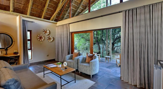 Люкс Luxury Black Rhino Game Lodge