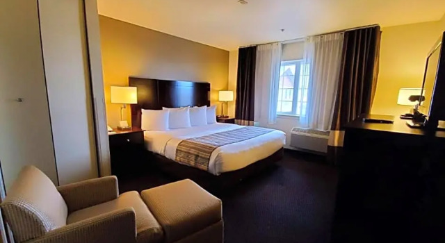 Двухместный люкс Country Inn & Suites by Radisson, Bend, OR