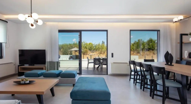 Sunnyside Villas, ideal for vibrant stays,By ThinkVilla, Rezerwuj Hotel Hotele w Retimno z parkingiem, Parking