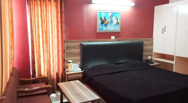 Номер Standard Hotel Shikhar & Restaurant