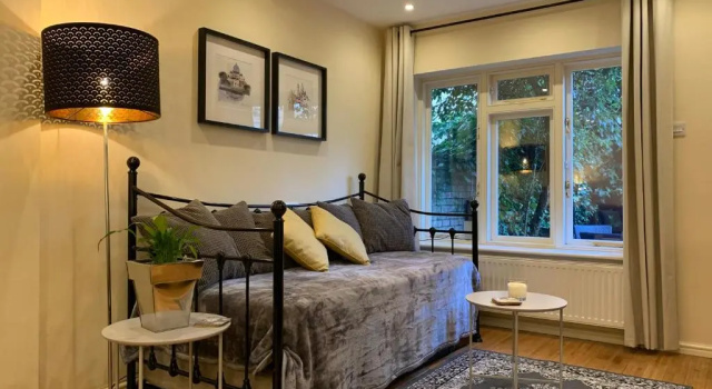 Коттедж Notting Hill Townhouse 3BR all with ensuite bathrooms & garden and roof terrace
