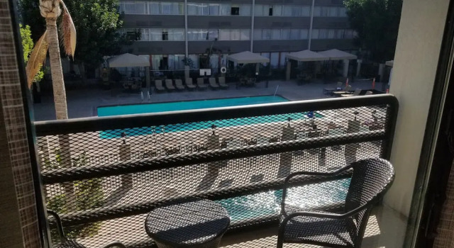 Двухместный люкс с видом на бассейн Holiday Inn Express Fullerton-Anaheim by IHG