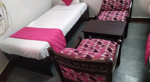 Hotel Spn, Забронировать Отель Ченнаи штат Тамилнад, рядом с Торговый центр Spencer Plaza
