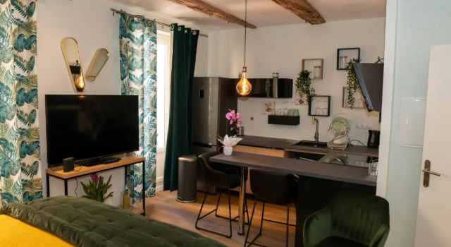 studio coeur de ville neuf et design tt equipé parking gratuit