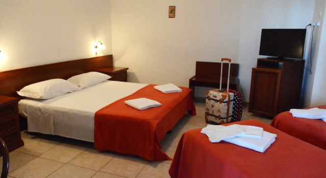 Четырёхместный номер Superior с балконом Castelvetere Hotel