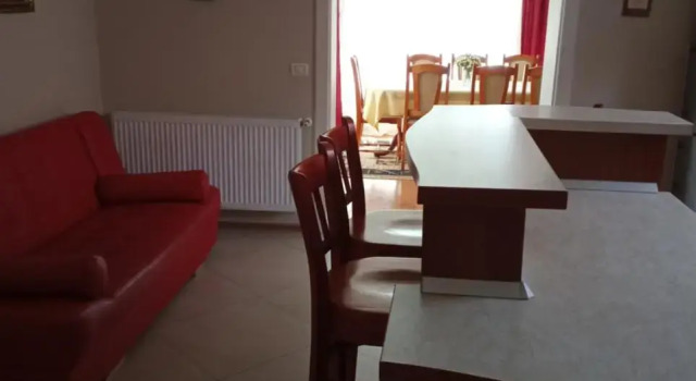 Casa Andrei, Rezervovat Hotel Hotely v Hunedoara s parkováním, Parkování